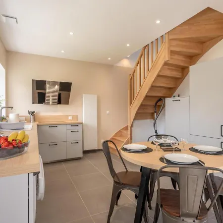 Prázdninový dům Maison Avec Jardin, Cheminee, Wifi Et Animaux Acceptes - Fr-1-526-42